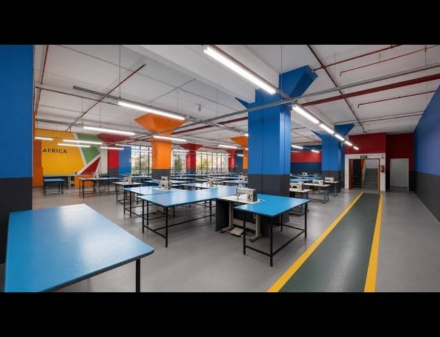 3,271M² BUILDING FOR SALE IN WATERVAL PARK